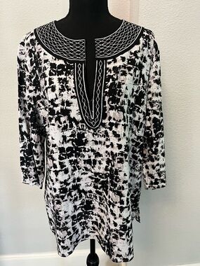 Womens XL Blouse Black White Linen Rayon 3/4 Sleeve VNeck Decorative Trim
